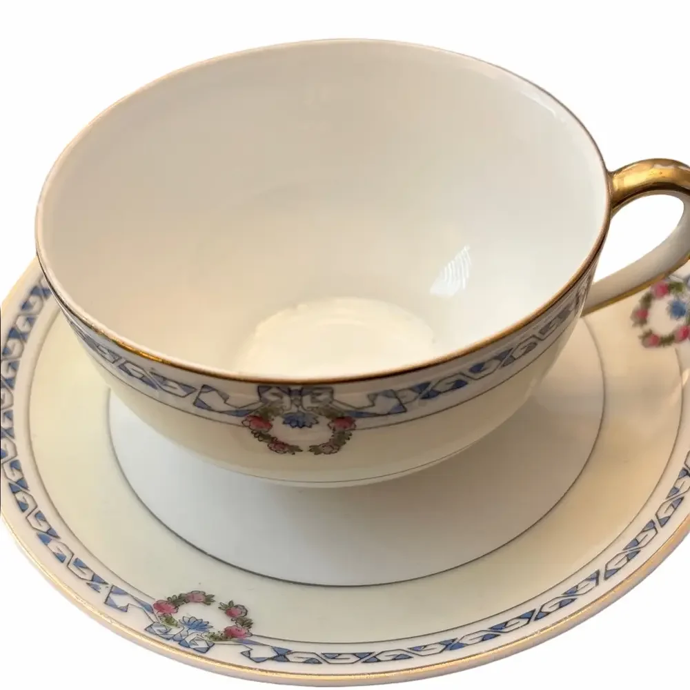 Fine China Vintage set of 5 matching tea cups and saucer’s.